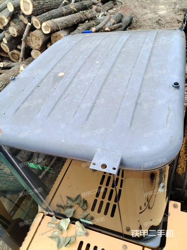 駕駛室頂部（整機外觀）