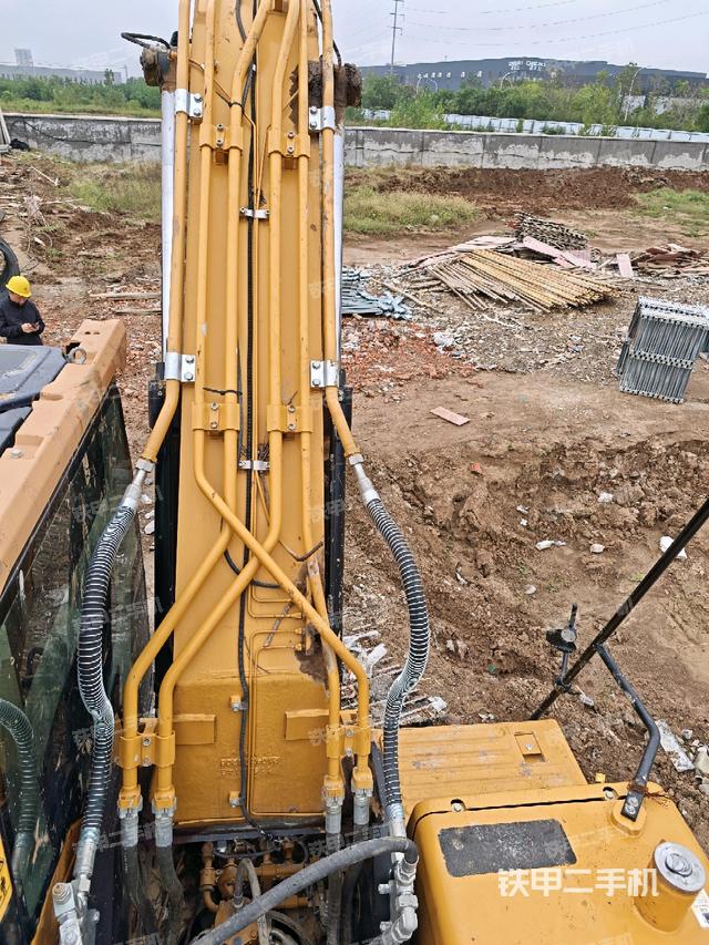 大臂背部俯視（工作和回轉(zhuǎn)裝置）