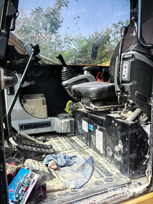 駕駛室整體（整機外觀）