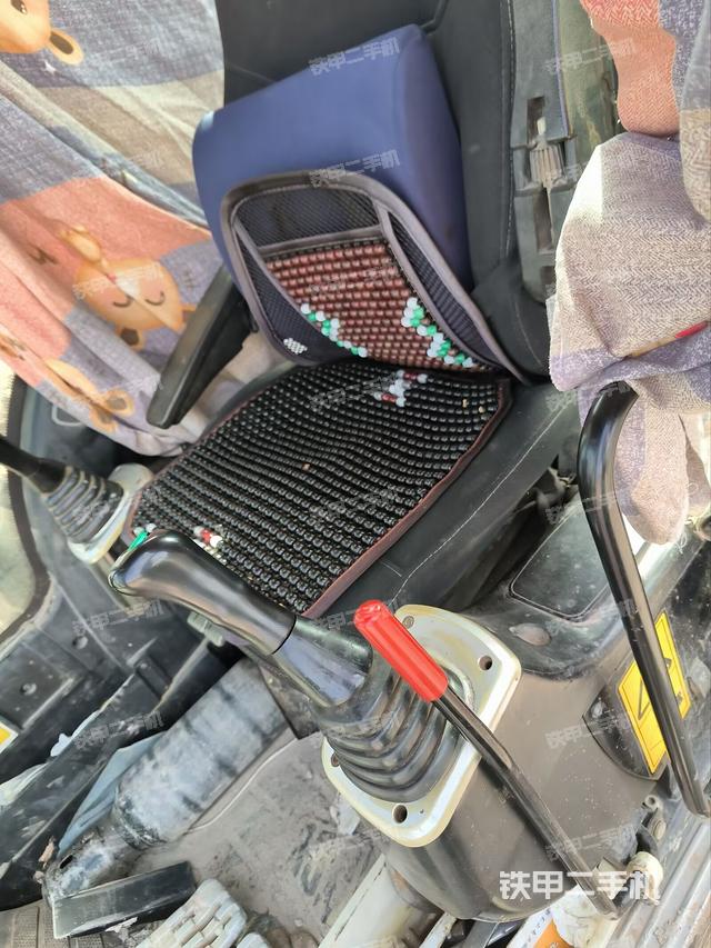 座椅左侧控制台/音响/含左手柄（驾驶室部分）