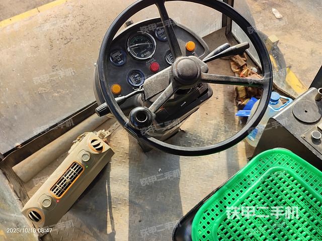 驾驶室操作台（设备外观及核心部件）