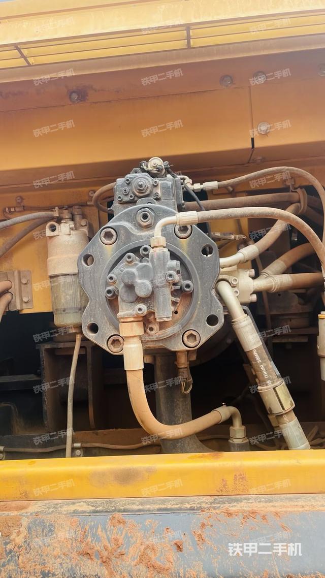 液壓泵艙室正面整體（整機(jī)外觀）