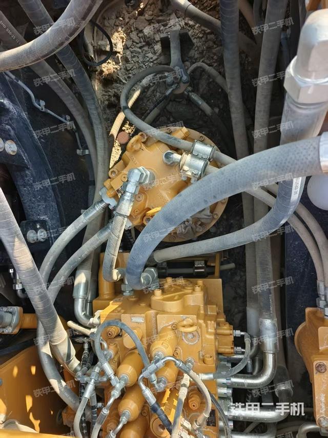 回转马达和主控阀（整机外观）