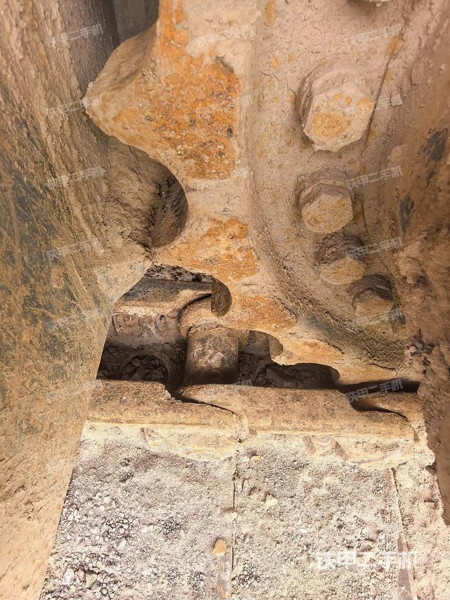 右侧行走马达盖板（行走机构）