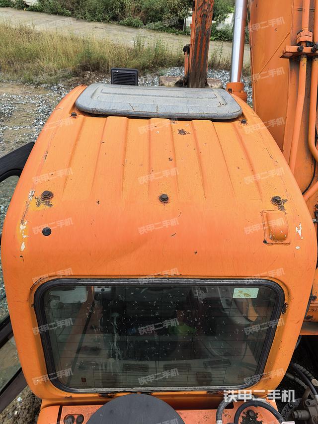 驾驶室顶部（整机外观）