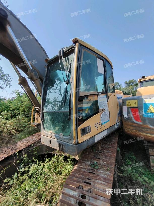 駕駛室整體（整機外觀）