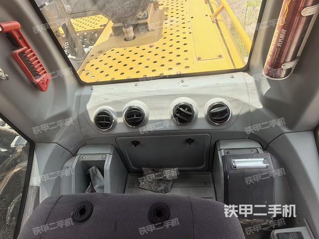 后窗玻璃角标（驾驶室部分）