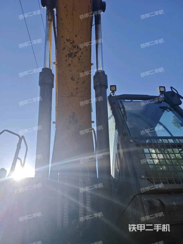 大臂油缸整體?豎拍（工作和回轉(zhuǎn)裝置）