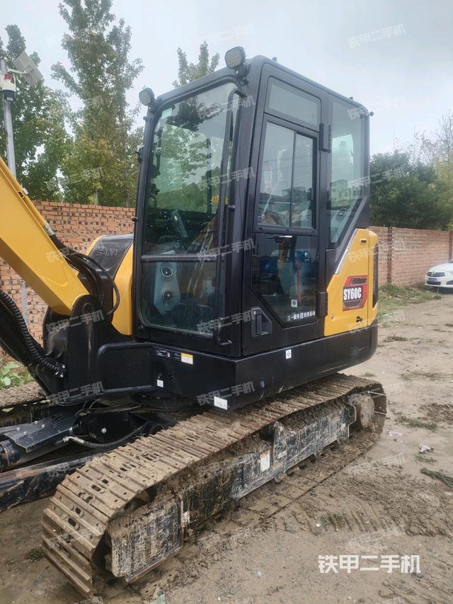 駕駛室整體（整機外觀）