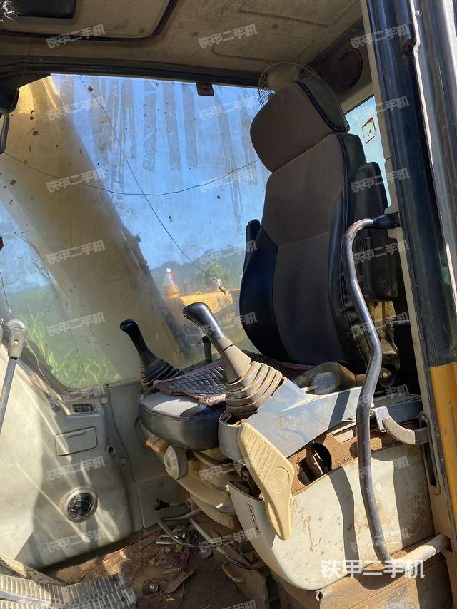 駕駛室整體（整機外觀）