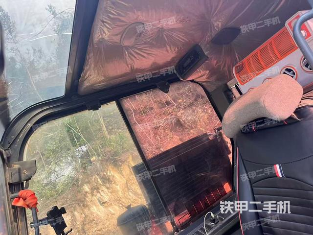 駕駛室整體（整機外觀）