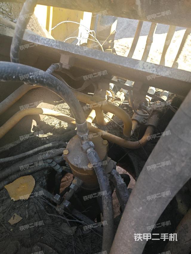 中央回轉(zhuǎn)接頭特寫（上車部件）