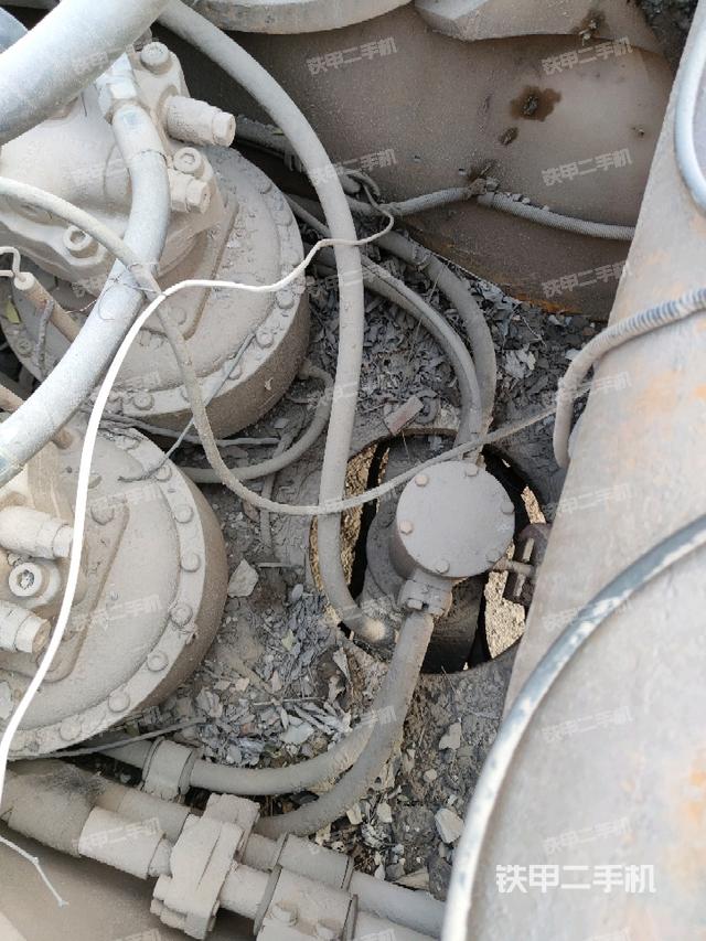 中央回轉(zhuǎn)接頭特寫（上車部件）