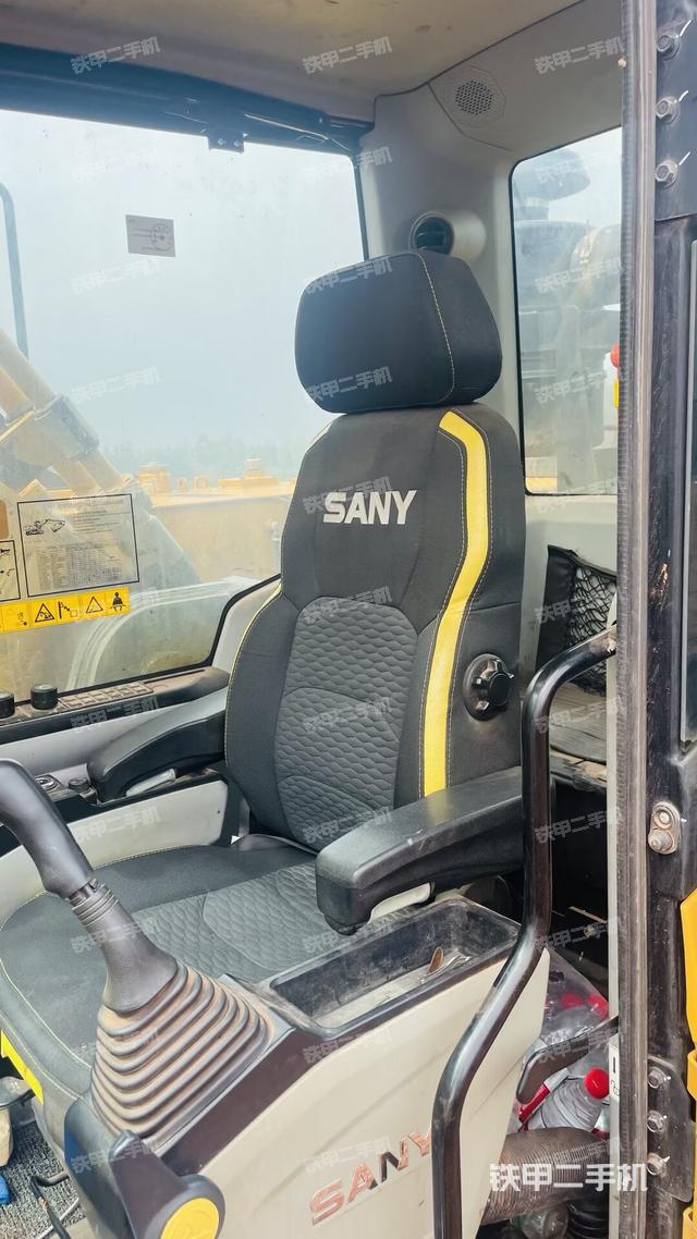 駕駛室整體（整機(jī)外觀）