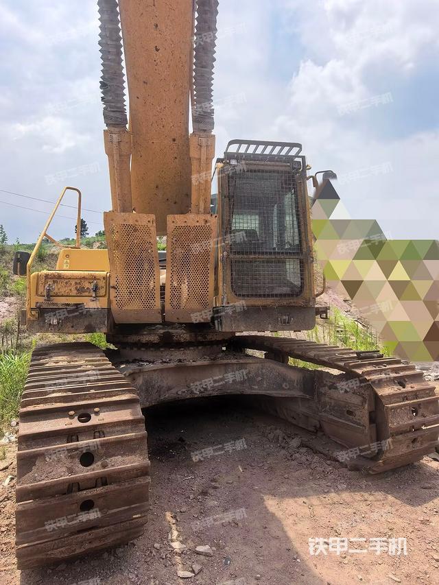 大臂油缸整体 竖拍（工作和回转装置）