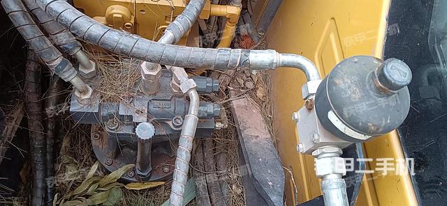 回转马达和主控阀（整机外观）