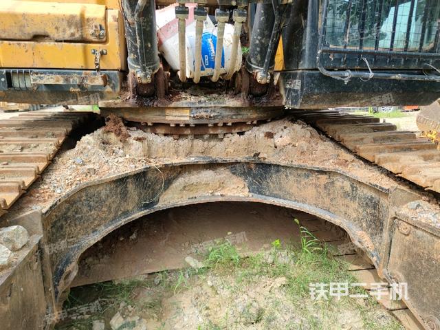 轉(zhuǎn)盤和下車架正前（工作和回轉(zhuǎn)裝置）