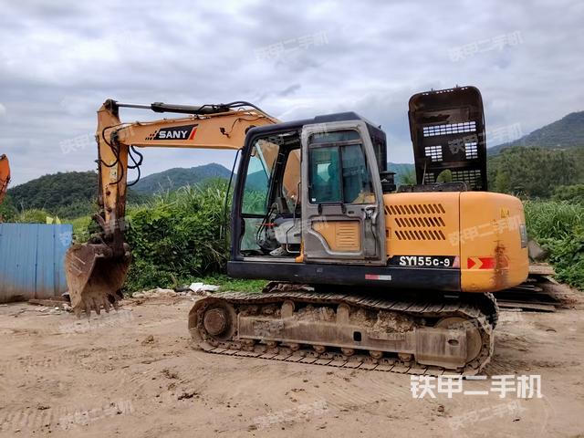 三一重工SY135挖掘機