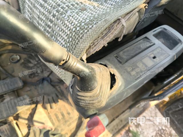 后窗玻璃角标（驾驶室部分）