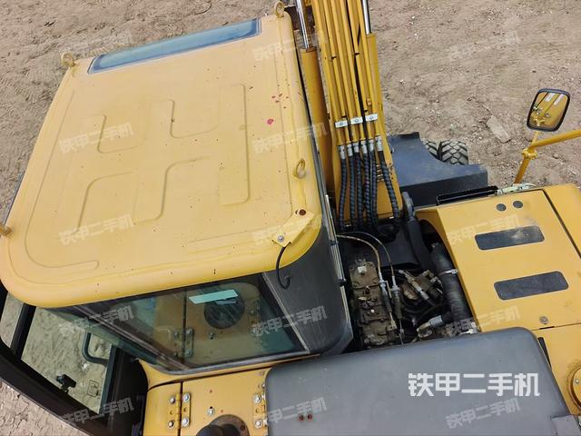 駕駛室頂部（整機外觀）