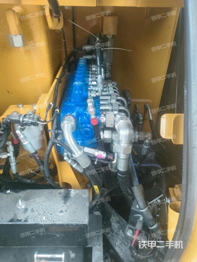 回轉馬達和主控閥（整機外觀）