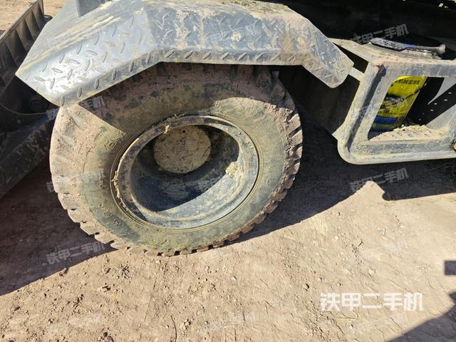 左驅(qū)動(dòng)輪（行走機(jī)構(gòu)）