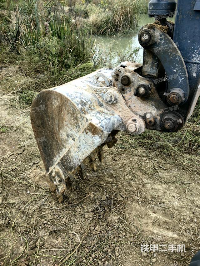 铲斗45度(工作和回转装置) 铲斗45度(工作和回转装置)