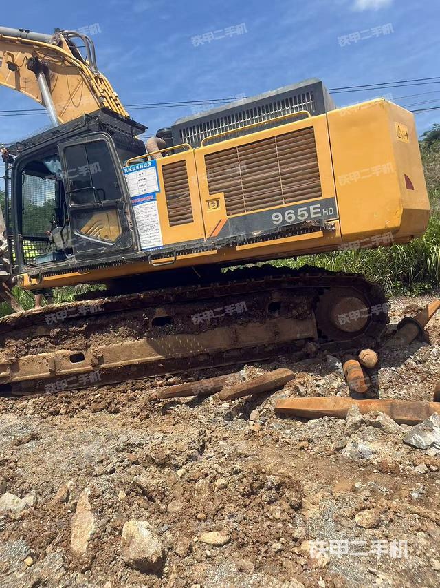 驾驶室顶部（整机外观）