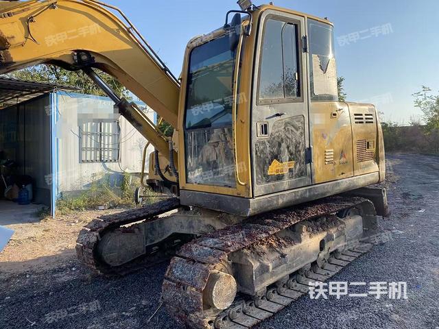 山东临工E680F挖掘机