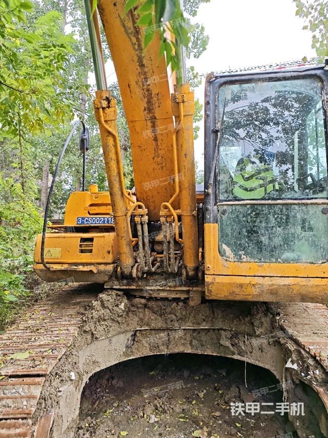 駕駛室整體（整機外觀）
