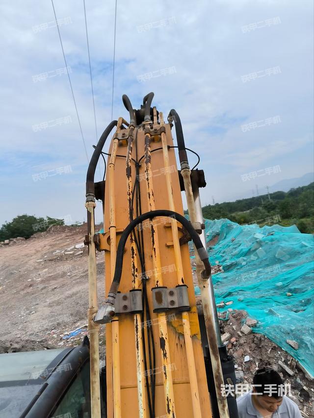 大臂背部俯视（工作和回转装置）