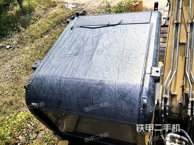 駕駛室頂部（整機外觀）