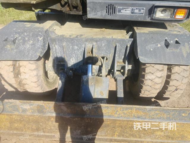 轉(zhuǎn)盤和下車架正前（工作和回轉(zhuǎn)裝置）