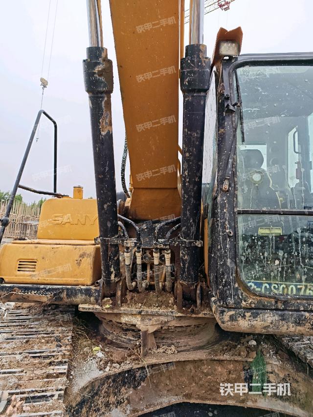 大臂油缸整體?豎拍（工作和回轉(zhuǎn)裝置）