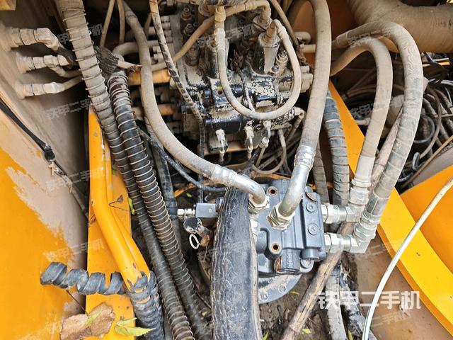 回轉(zhuǎn)馬達和主控閥（整機外觀）