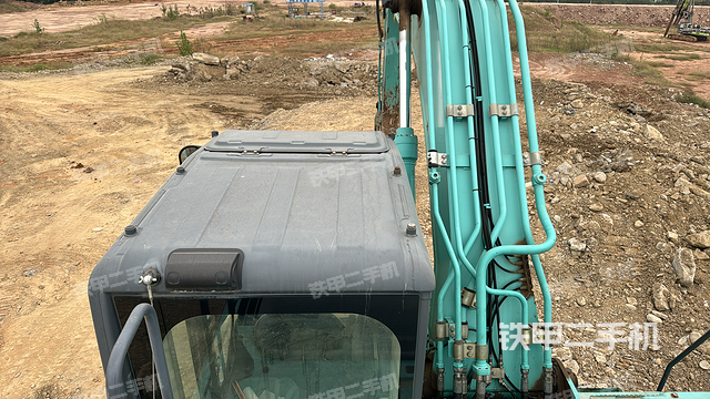 驾驶室顶部（整机外观）