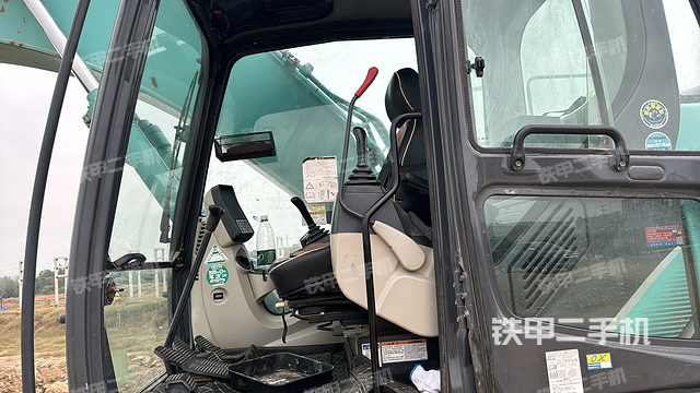 驾驶室整体（整机外观）