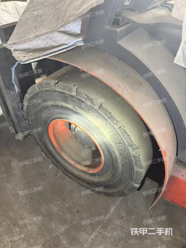 整机右侧（设备外观及核心部件）