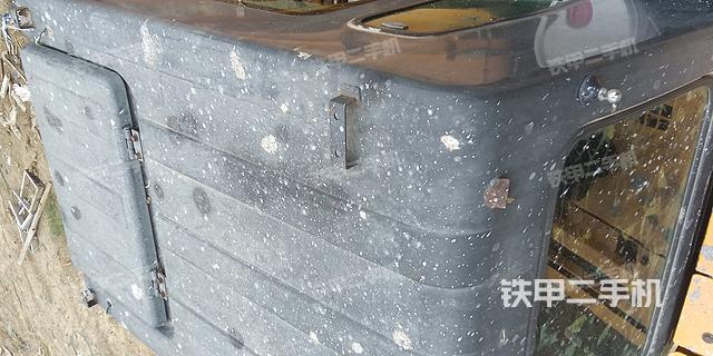 驾驶室顶部(整机外观) 驾驶室顶部(整机外观)