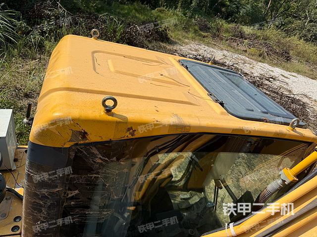 驾驶室顶部（整机外观）