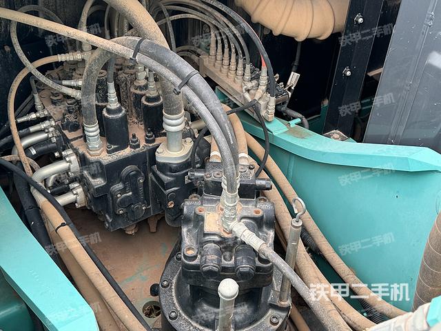 回转马达和主控阀（整机外观）