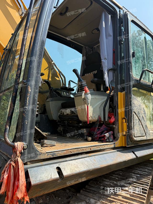 驾驶室整体（整机外观）