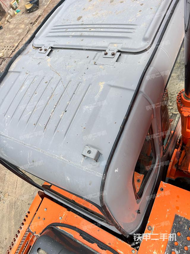 驾驶室顶部（整机外观）