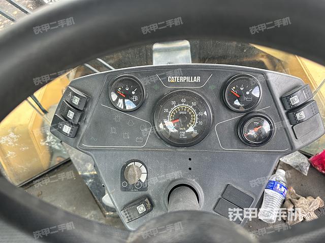 驾驶室操作台（设备外观及核心部件）