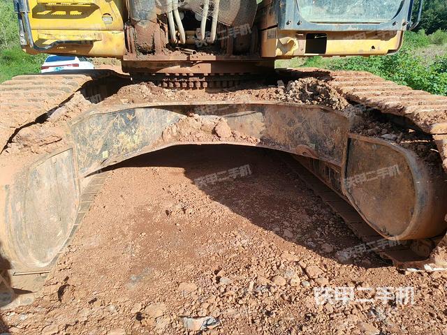 轉(zhuǎn)盤和下車架正前（工作和回轉(zhuǎn)裝置）