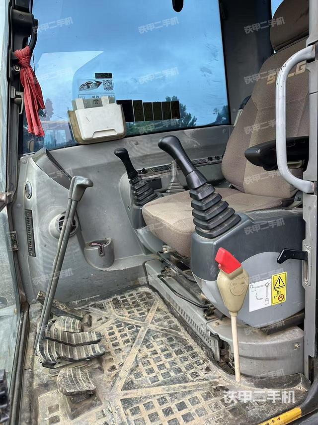 驾驶室顶部（整机外观）