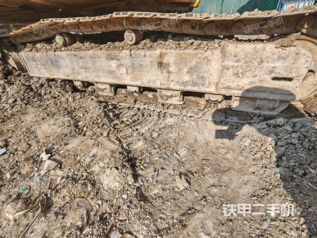 单侧履带整体(整机外观) 单侧履带整体(整机外观)