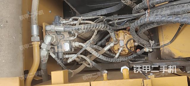 回转马达和主控阀（整机外观）