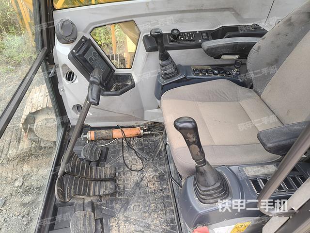 驾驶室整体（整机外观）