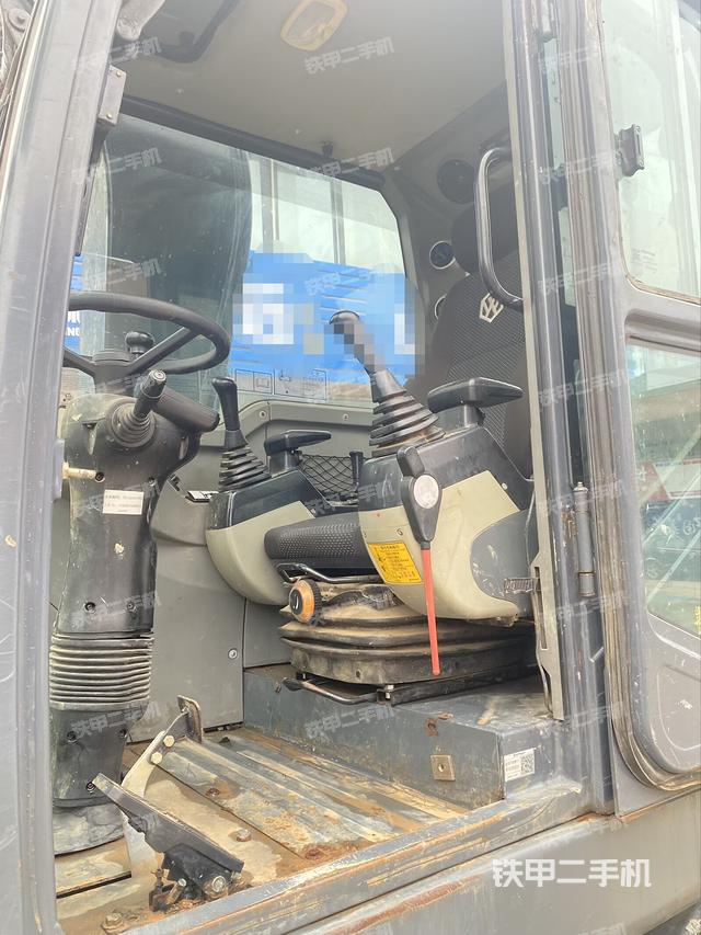 駕駛室整體（整機外觀）